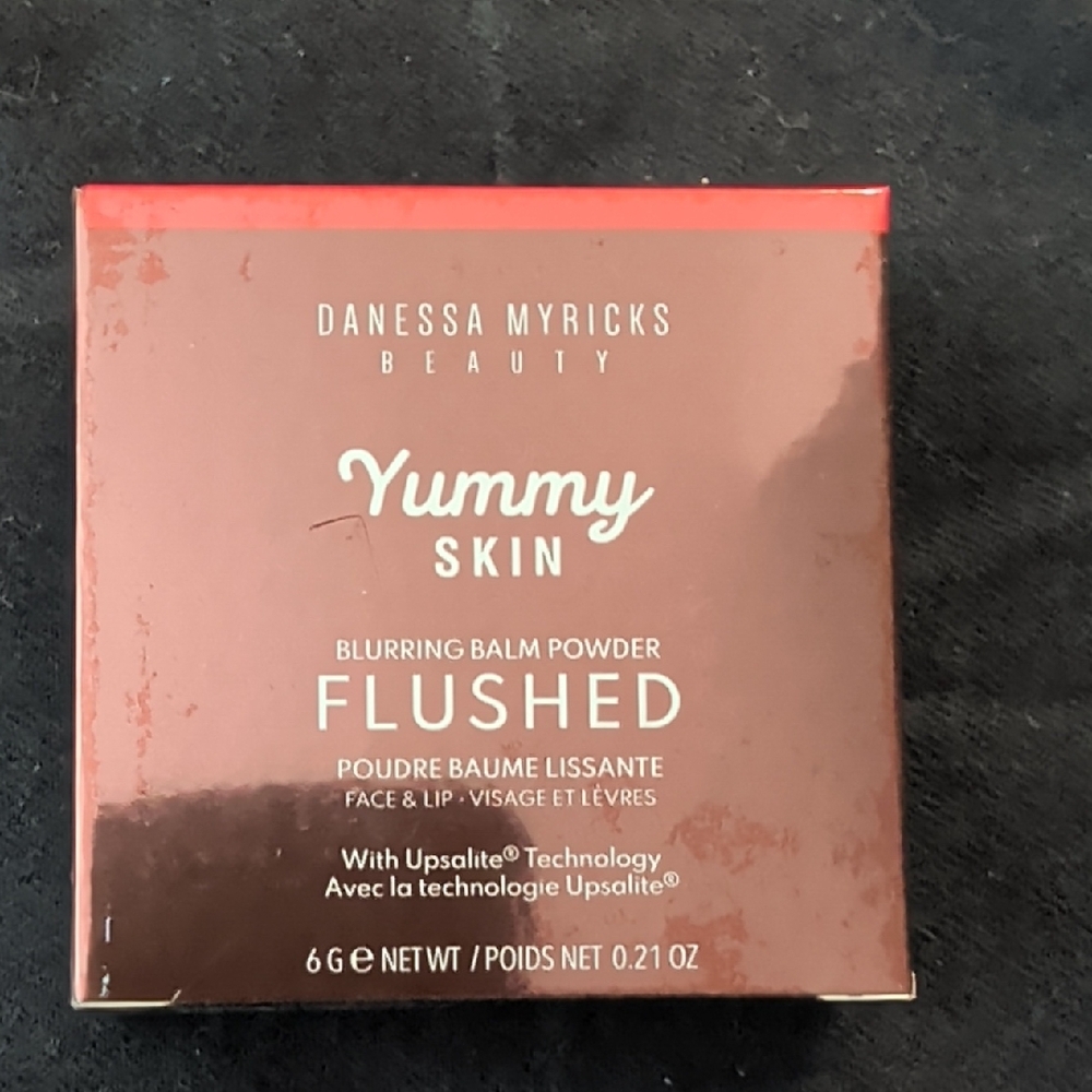 Danessa Myricks Beauty Yummy Skin Blurring Balm Powder - Flushed Red